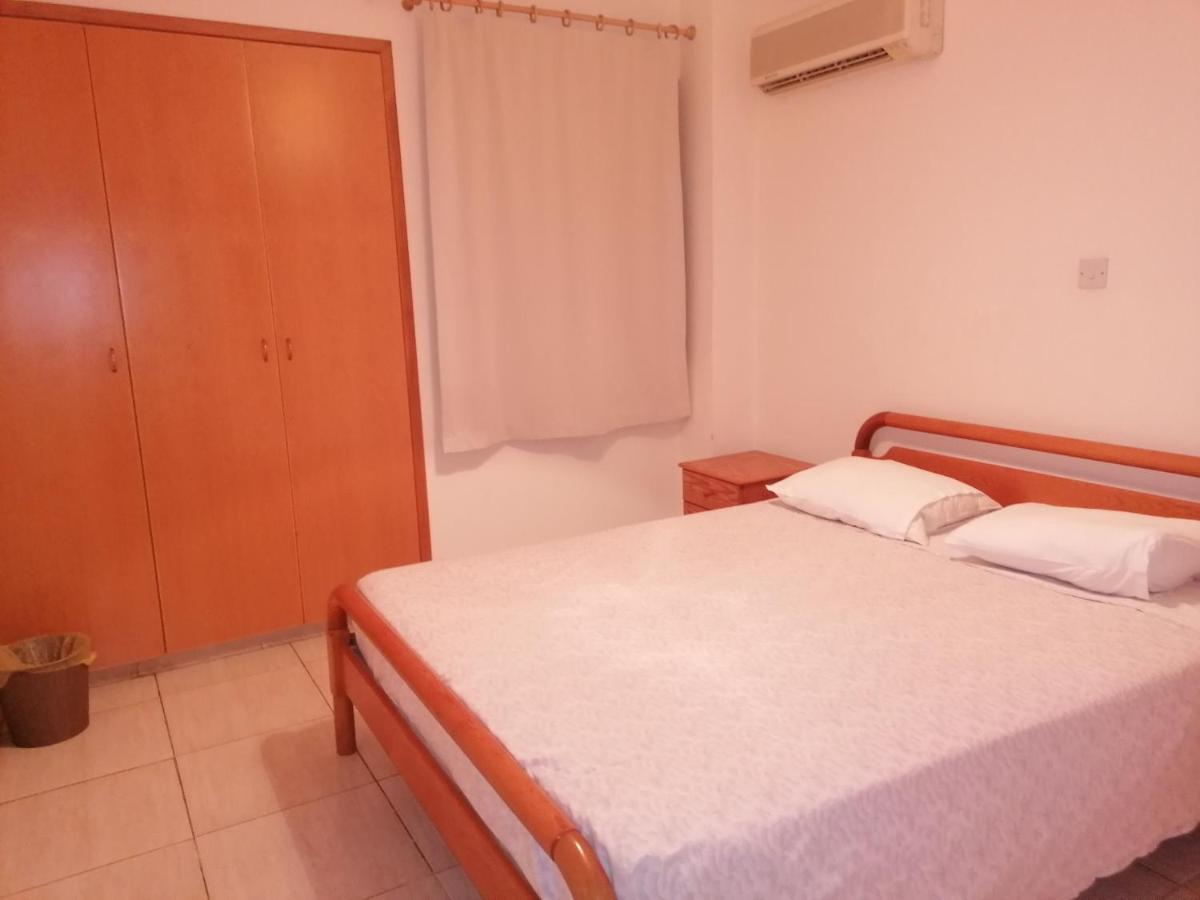 Family apartment in Mackezie Larnaka Exterior foto